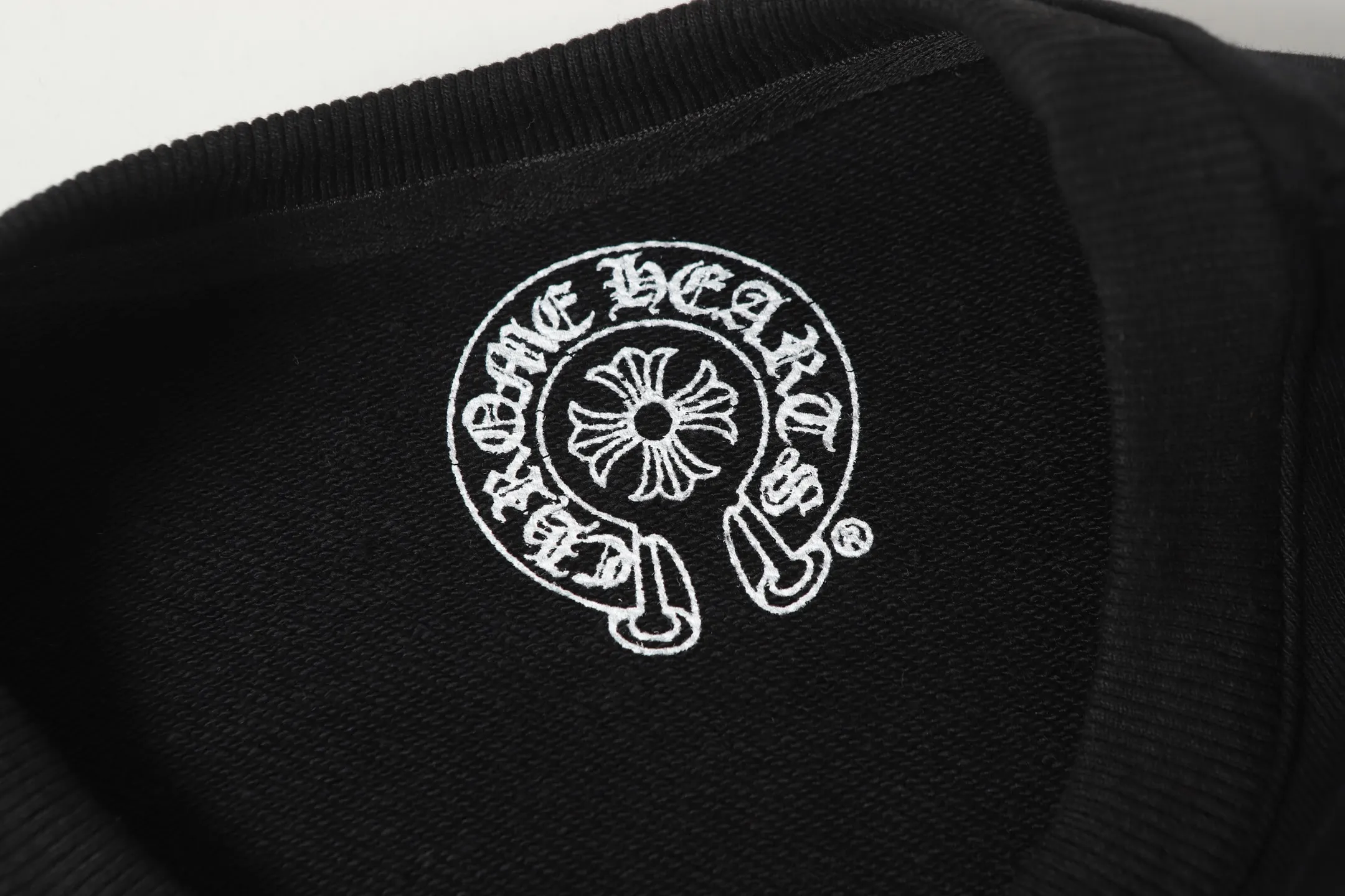 P210 Round neck sweatshirt. Remember to remark sweatshirt when ordering #Y2901 Cross-border running quantity model. Please do not place an order if you are pursuing perfection. -Chrome Hearts/Chrome Hearts 23ss Sanskrit printed popular round neck sweatshirt -High weight, high density and high quality. The wool is soft, delicate and skin-friendly. It feels soft and silky. It has excellent warmth and skin-friendly properties. -Colour: black white -Size: S M L XL